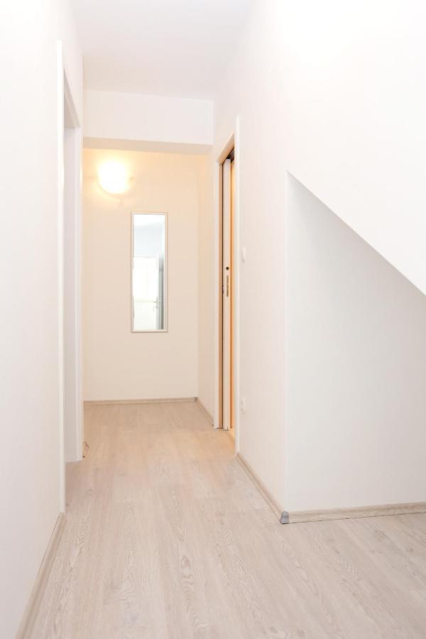 Apartments With A Parking Space Omis - 10362 Exterior foto